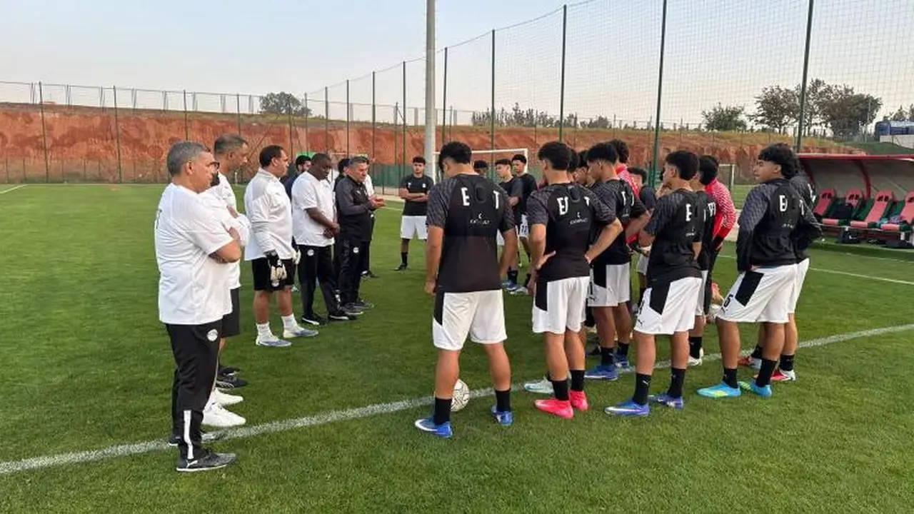طاقم تحكيم مباراة مصر وكوت ديفوار يتأهب لربع النهائي